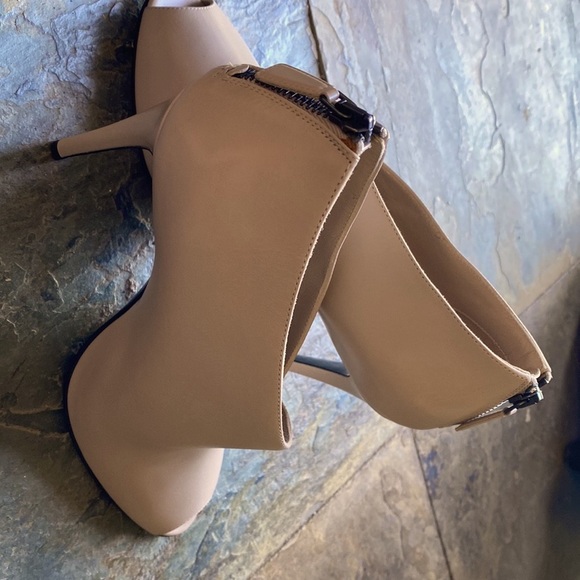 PRADA - New - Rare Ankle Boot - Picture 4 of 4